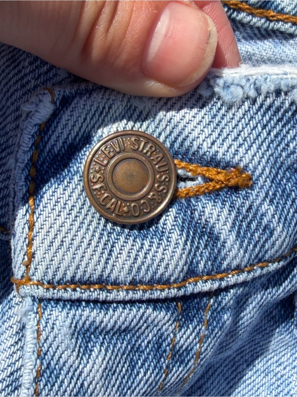 Levi's 950 Light Wash High-Rise Jean Shorts with Back Patch - Picture 3 of 4